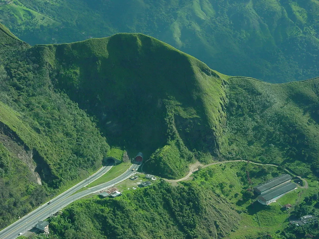 Autopista Norte Tunnel, 2002